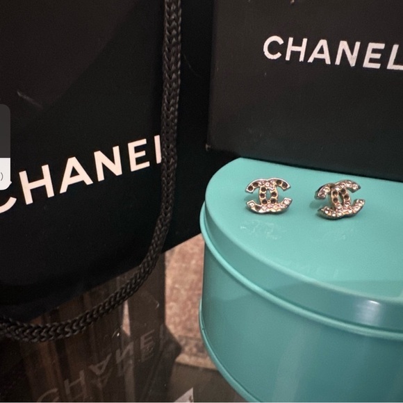 CHANEL CC Logo Boucles Oreille Earrings - Picture 1 of 6